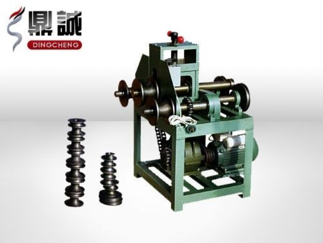 點擊查看詳細信息<br>標題：立式多功能滾動式彎管機 閱讀次數：4957