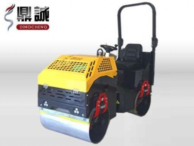 點(diǎn)擊查看詳細(xì)信息<br>標(biāo)題：1噸全液壓振動(dòng)壓路機(jī) 閱讀次數(shù)：14235